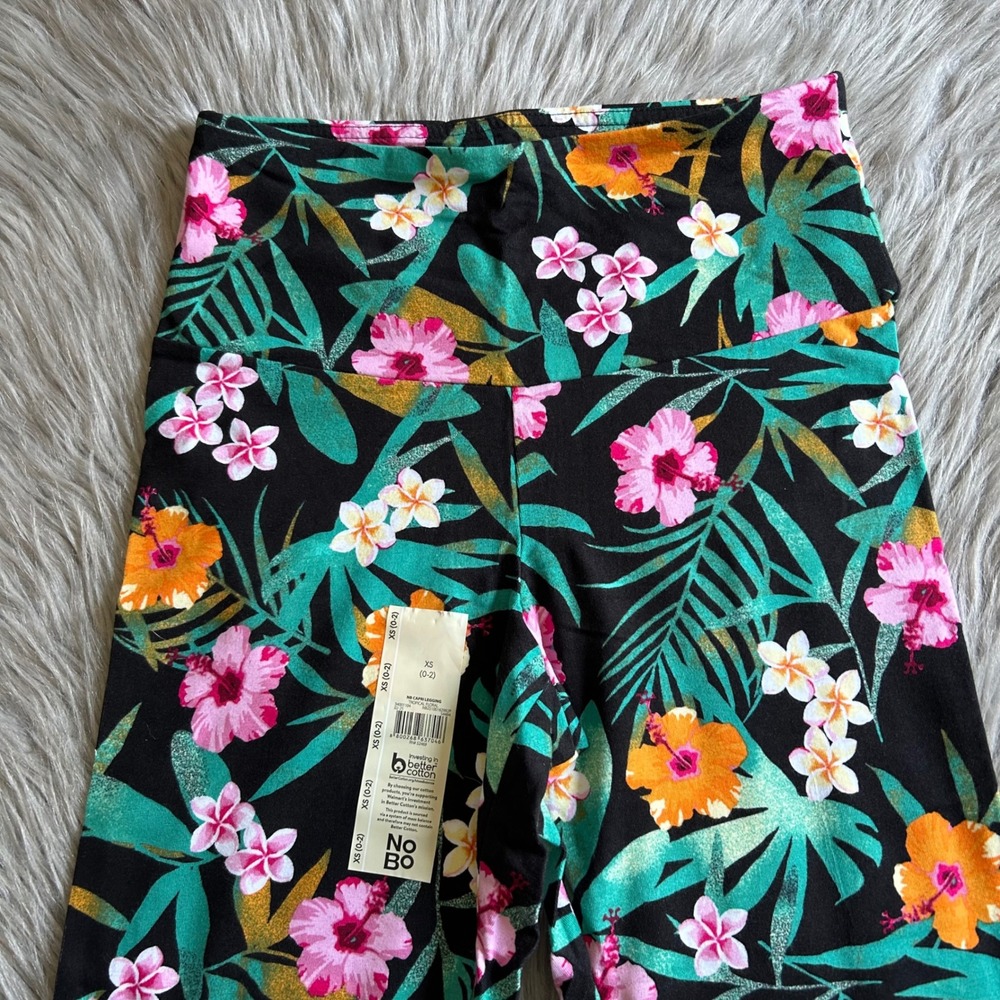 No Boundaries Capri Leggings Women Size XS (0-2) Tropical Floral Stretch Pants - Picture 2 of 4